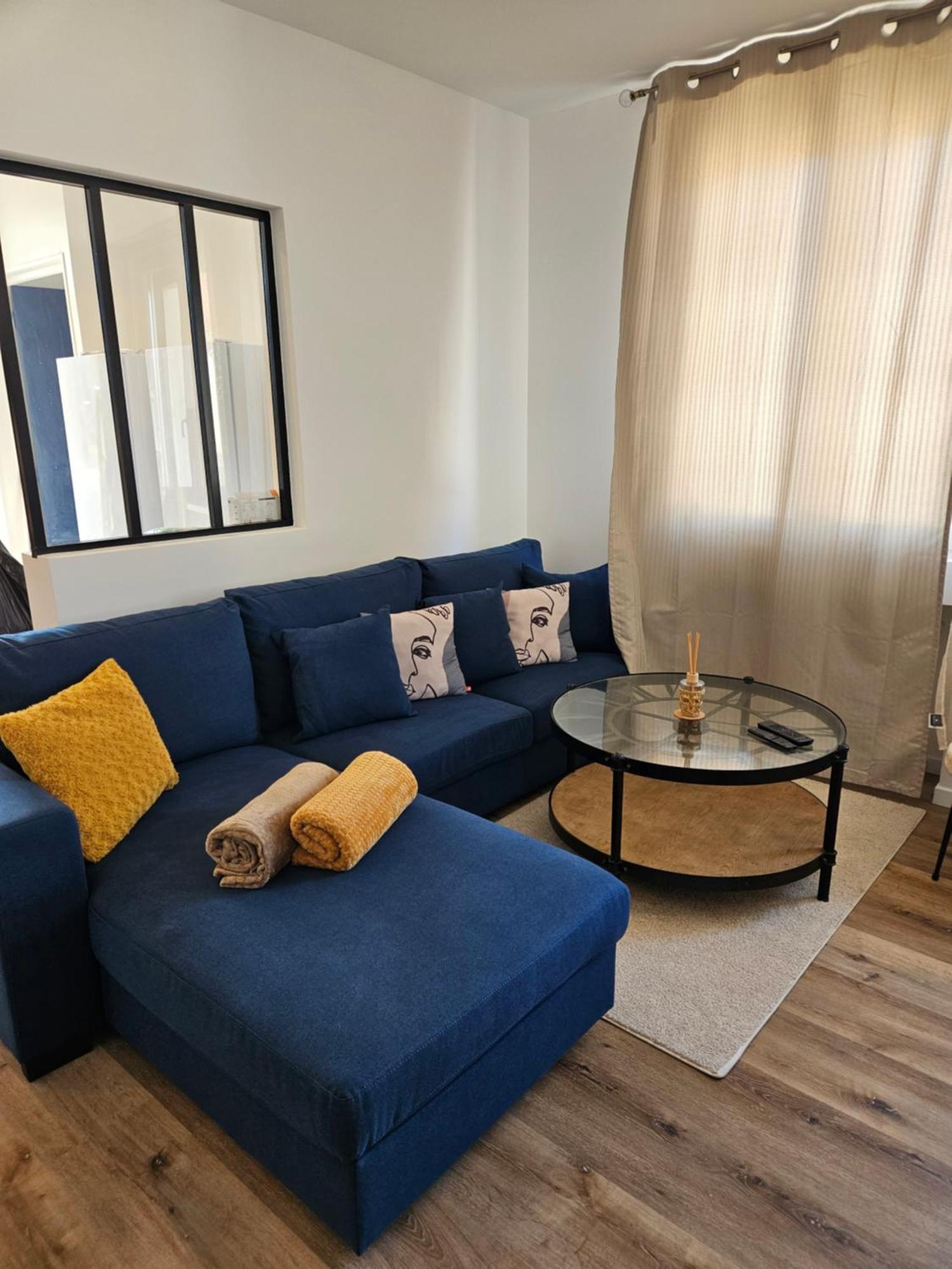 Maison Spacieuse Privatisee Ou A La Chambre - Places De Parking Saint-Michel  외부 사진