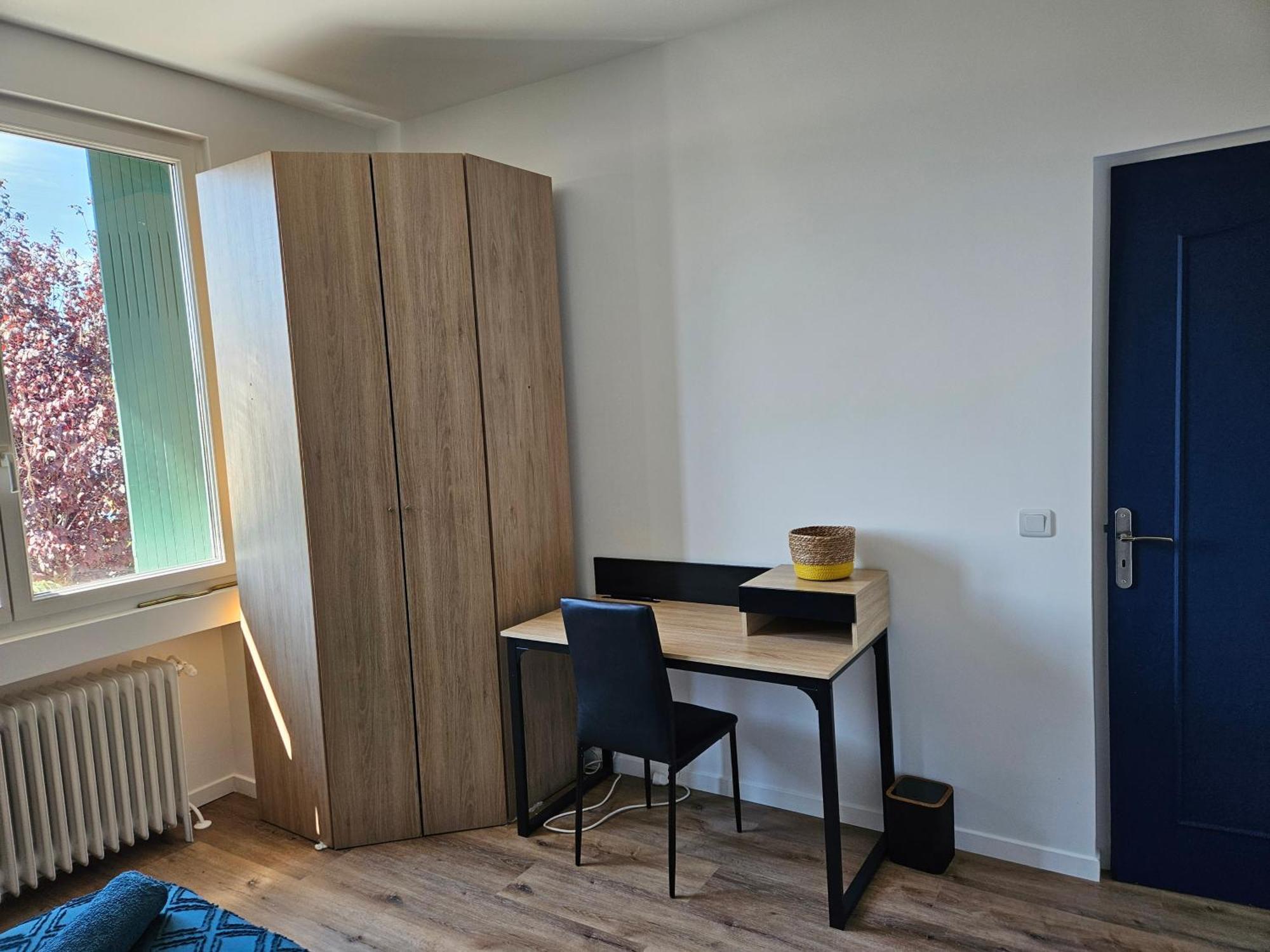 Maison Spacieuse Privatisee Ou A La Chambre - Places De Parking Saint-Michel  외부 사진