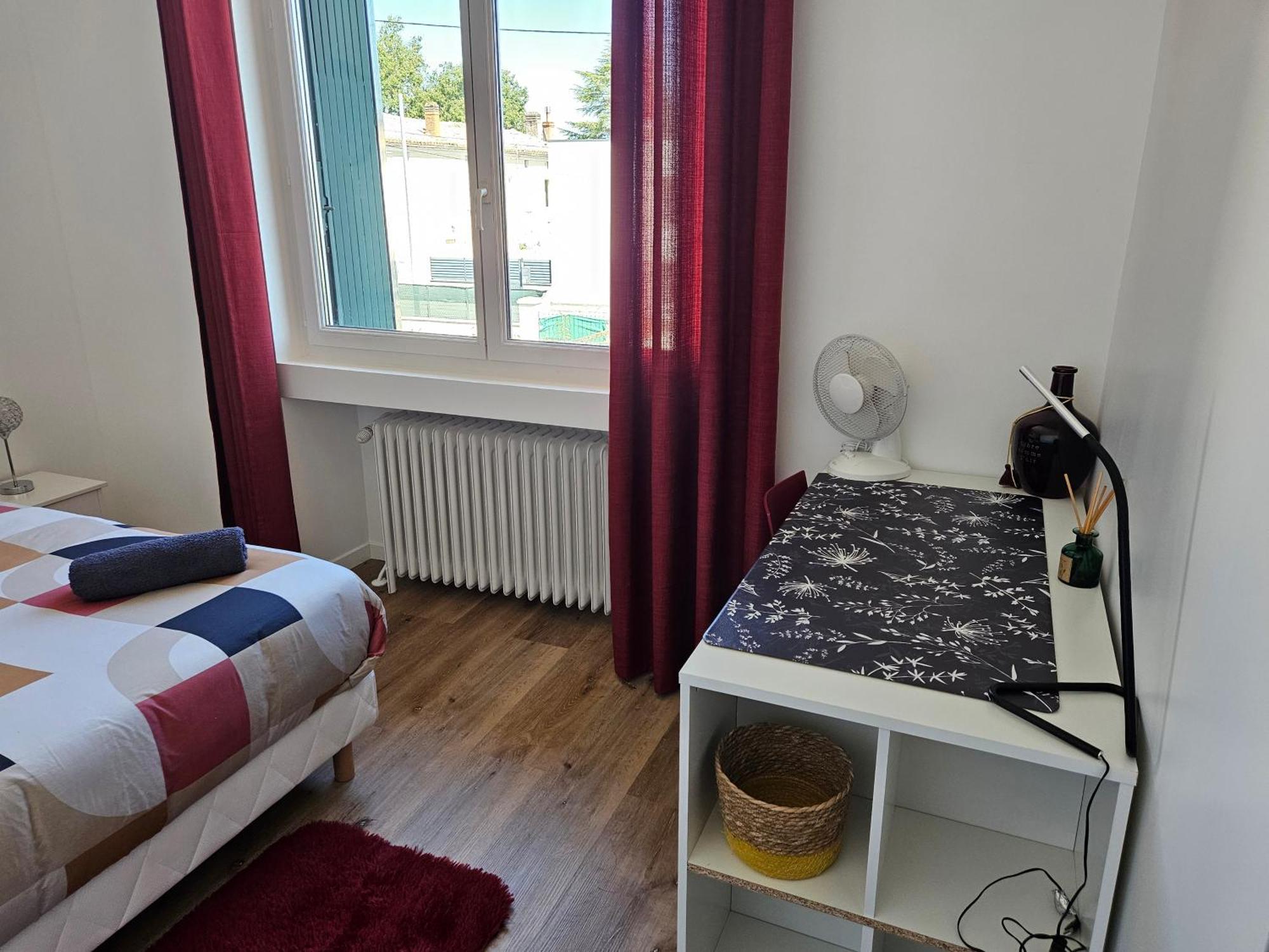 Maison Spacieuse Privatisee Ou A La Chambre - Places De Parking Saint-Michel  외부 사진