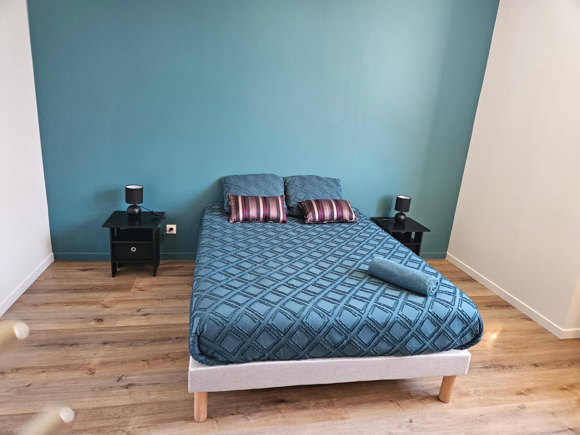 Maison Spacieuse Privatisee Ou A La Chambre - Places De Parking Saint-Michel  외부 사진