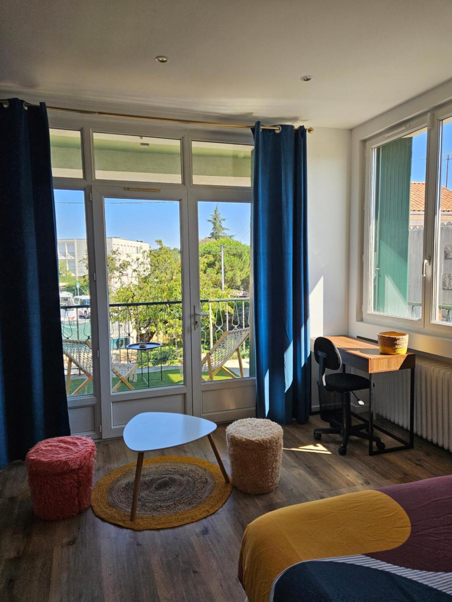 Maison Spacieuse Privatisee Ou A La Chambre - Places De Parking Saint-Michel  외부 사진