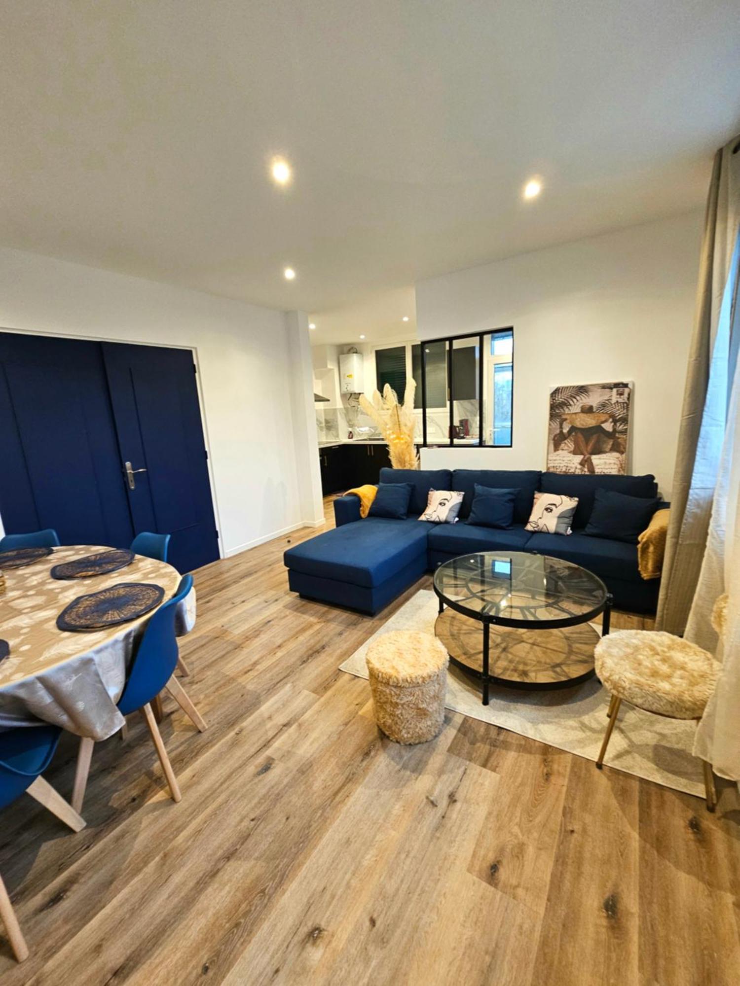 Maison Spacieuse Privatisee Ou A La Chambre - Places De Parking Saint-Michel  외부 사진