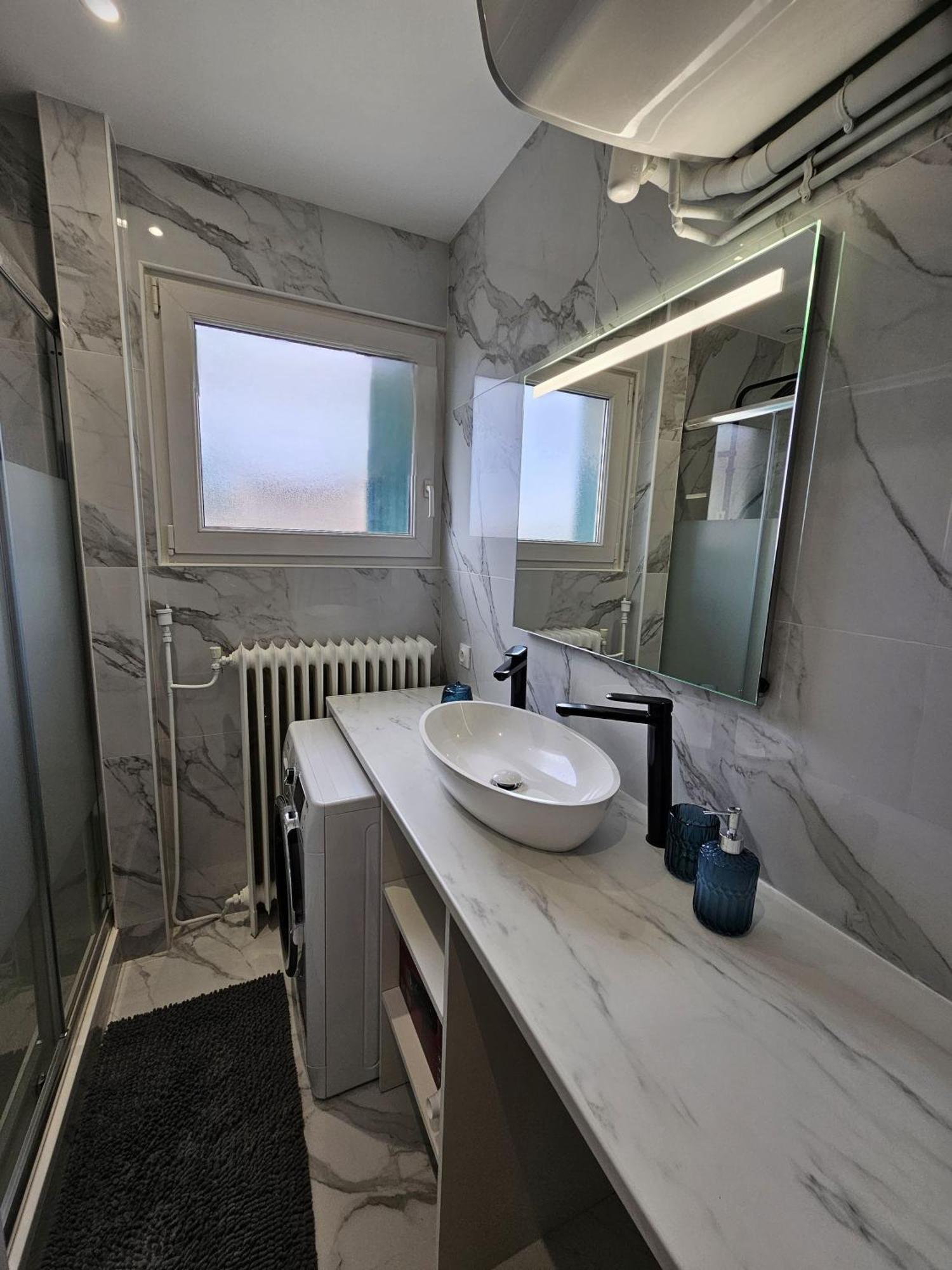 Maison Spacieuse Privatisee Ou A La Chambre - Places De Parking Saint-Michel  외부 사진